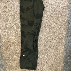 Lululemon inspire crop